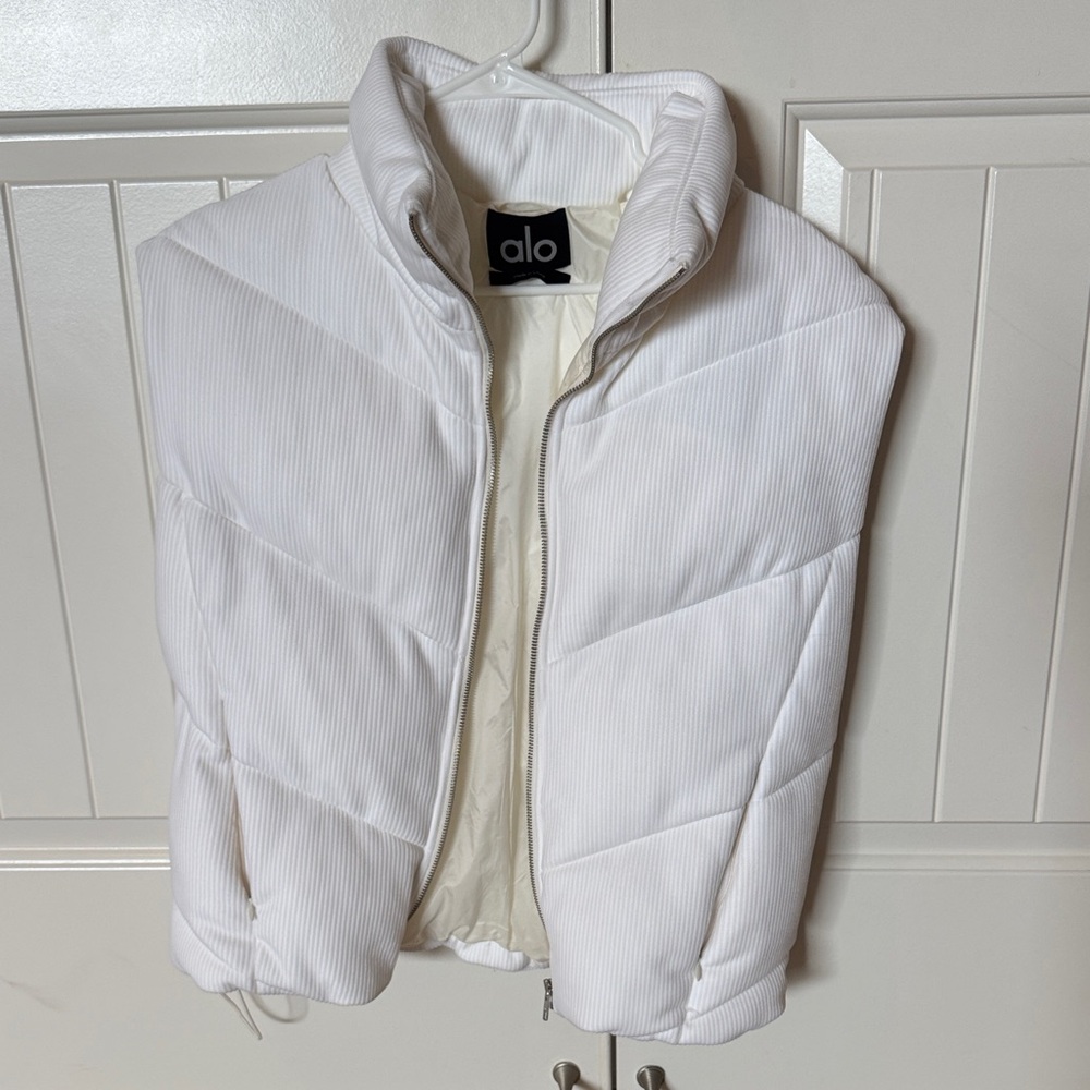 ALO Yoga White Quilted Ribbed Puffer Vest